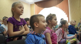 В Апатитах 3-летняя девочка выпала из окна