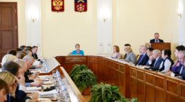 Работу по привлечению в Заполярье медиков необходимо перестроить