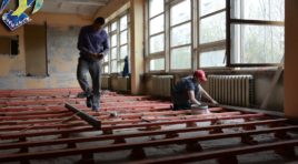 В мурманской школе № 13 ремонтируют актовый зал