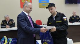 В Мурманске проводили ребят в морскую пехоту