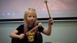 Зажигательные барабаны прозвучали в научной библиотеке