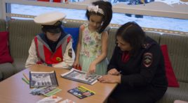 В театре кукол детям рассказали о правилах дорожного движения