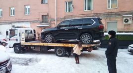 Спецоперация по аресту автомобиля произошла в одном из мурманских дворов