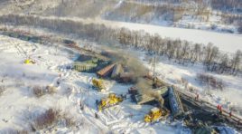 У станции Выходной перевернулись грузовые вагоны