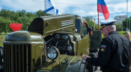 По Мурманску проехала старейшая фронтовая трёхтонка ЗИС-5