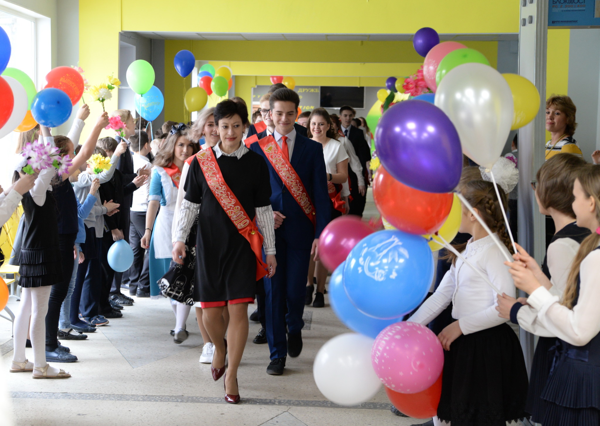 Первые выпускники из портовского класса отмечают последний звонок