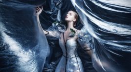 Одиннадцатиклассницам предлагают прийти на выпускной в платьях из мусора