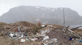 Из Териберки вывозят мусор