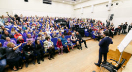 Андрей Чибис продолжает встречаться с мурманчанами