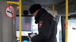 В Мурманске сотрудники ГИБДД проверяют маршрутки