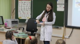 Мурманские стоматологи провели профилактическую акцию в школе
