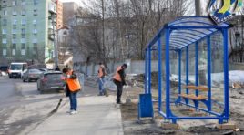 У областной больницы установлен современный остановочный комплекс