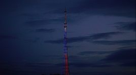 Мурманская телебашня изменила подсветку на цвета российского триколора