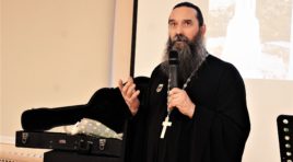 В научной библиотеке прошёл творческий вечер священника из Видяева