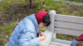 В Мурманске выпускники написали письма в будущее