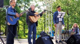 В центре Мурманска звучали песни Юрия Визбора