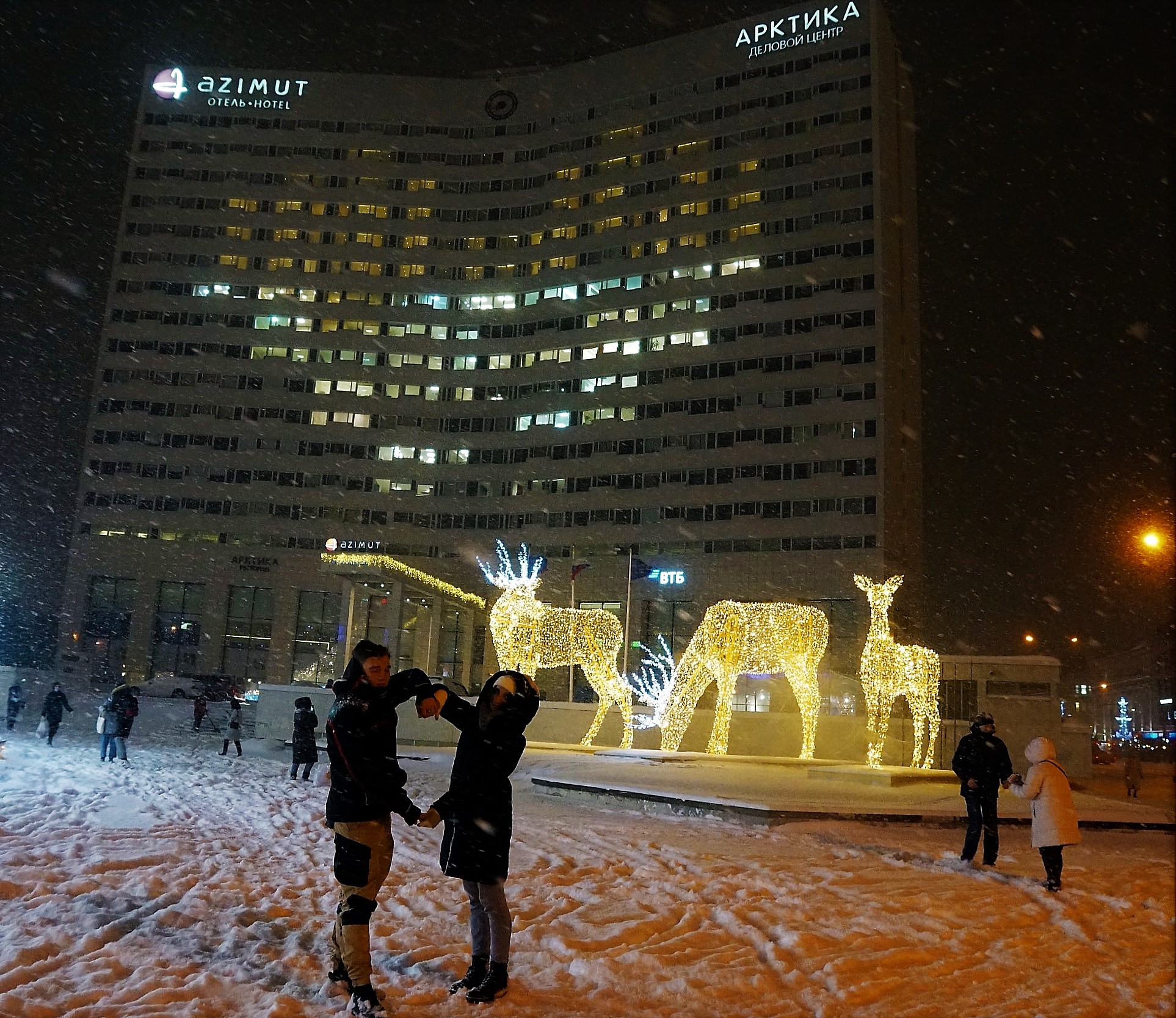 В День всех влюблённых на «Арктике» зажгли сердце