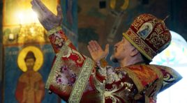 В Мурманск доставили Благодатный огонь